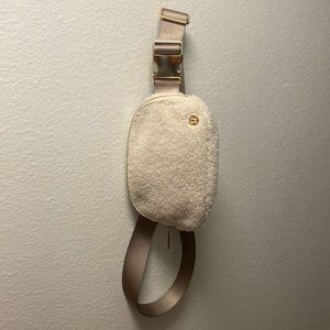 Lululemon Sherpa Belt Bag